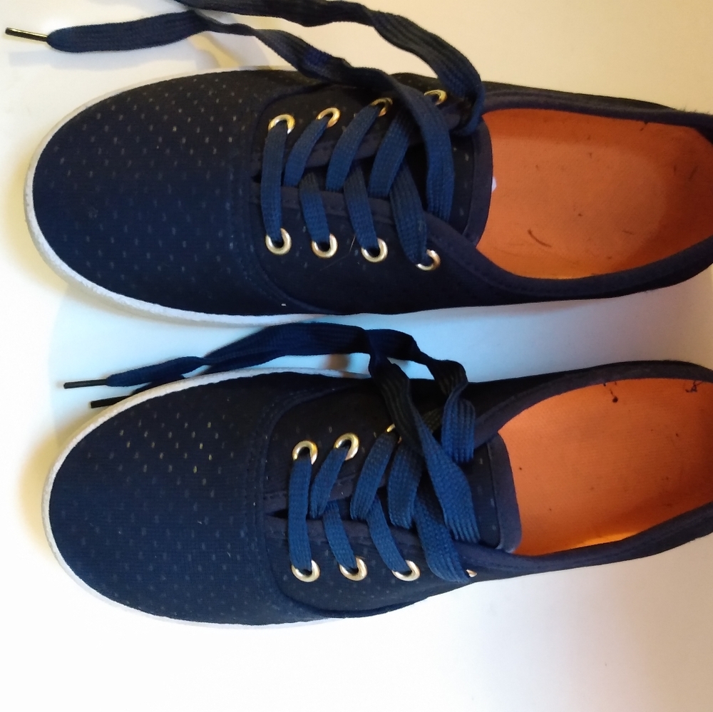 Navy tennis shoes
